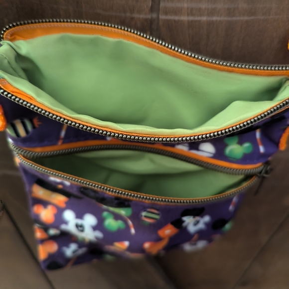 🎃Loungefly Spooky Mickey Treats Crossbody 🎃 - Picture 4 of 4